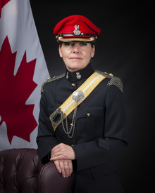 Nomination d’une diplômée, première femme Lieutenant-Colonel Honoraire de l’histoire du Royal Canadian Hussars