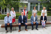 DE GAUCHE À DROITE : M. Pierre Gabrièle, Mme Nicole Fontaine, Me Denis Marsolais, Mme Nicole Malo, Me Normand Jutras, Mme Lucienne Robillard, Mme Diane Lavallée et Mme Juliette Bailly. (Groupe CNW/Curateur public du Québec)